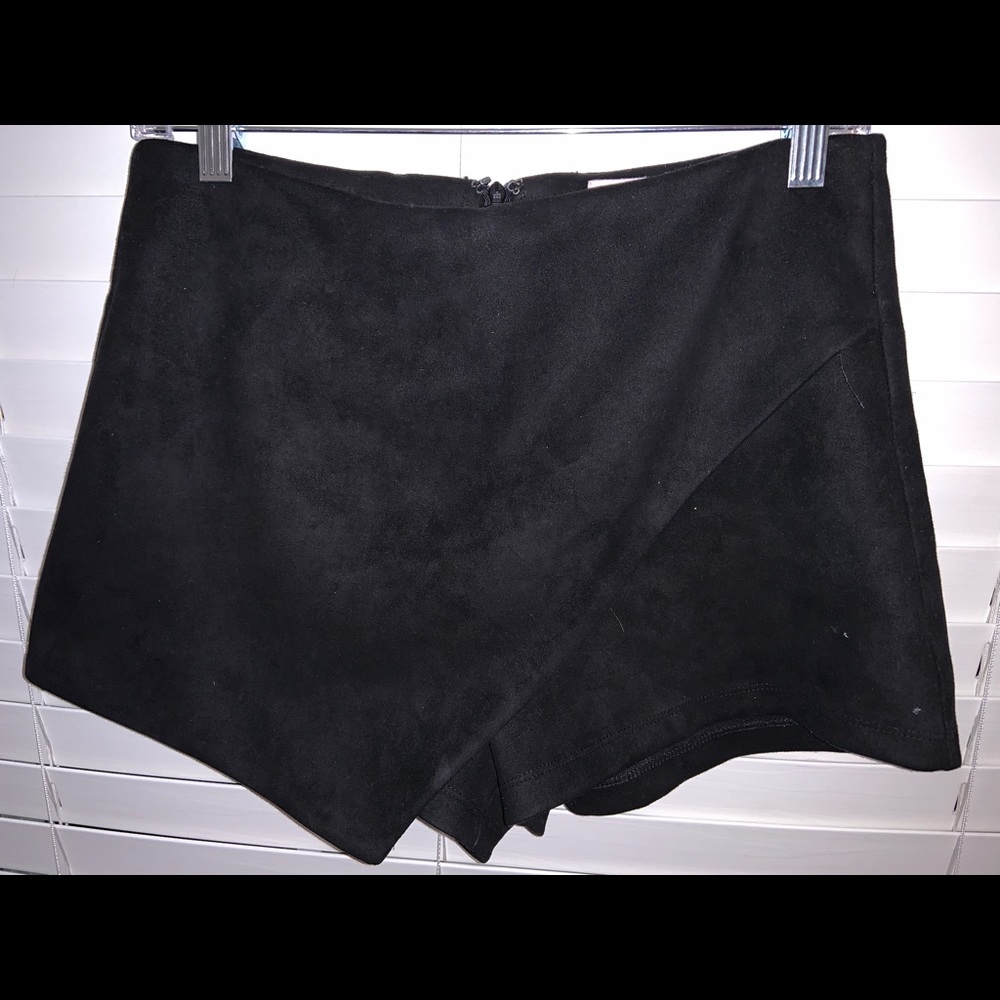 Black Zip Up Pleated Skort